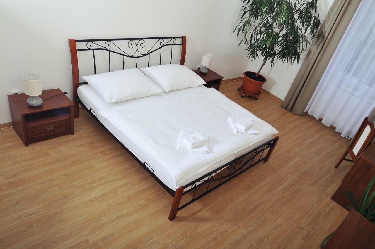 Penzion Královské lázně Poděbrady Extérieur photo